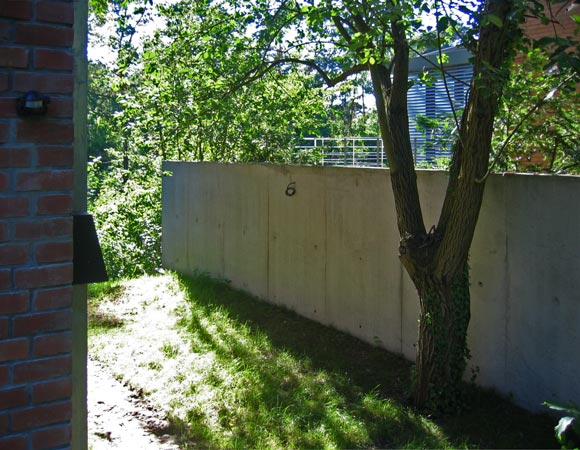 Foto 2 zu: ADB. Sommerhaus in Wilhelmshorst - Neubau eines Sommerhauses und Sanierung eines Ferienhauses aus den 1920er-Jahren, Potsdam-Wilhelmshorst, 2000-2002, Architekt: Jo Sollich 
 Foto: Jo Sollich