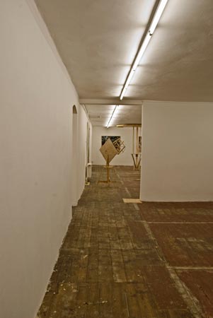 Foto 1 zu: BHO. Ausstellungsräume "Ballhaus-Ost" - Umbau von ehemaligen Wohnungen zu Mehrzweckräumen für Kunstausstellungen, Tanz- und Theaterprojekte des "Ballhaus-Ost" im Rahmen eines Selbsthilfeprojekts, Berlin-Prenzlauer Berg, 2007, Architekt: Jo Sollich