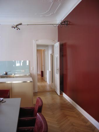 Foto 2 zu: CWS. Umbau einer Wohnung in einem Gründerzeithaus - Um- und Ausbau einer Wohnetage, Farbkonzept, Bäder, Beleuchtung, Möblierung, Mediensystem, Berlin-Charlottenburg, 2004, Architekt: Jo Sollich