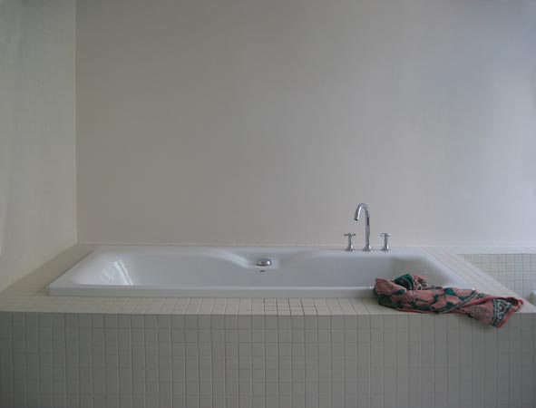 Foto 3 zu: CWS. Umbau einer Wohnung in einem Gründerzeithaus - Um- und Ausbau einer Wohnetage, Farbkonzept, Bäder, Beleuchtung, Möblierung, Mediensystem, Berlin-Charlottenburg, 2004, Architekt: Jo Sollich