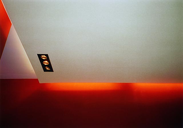 Foto 1 zu: ORA. Salonetage, Koch-Club und Boarding-Appartements im Kunsthof - Umbau des ehemaligen Restaurants "Adermann" zu einer Salonetage, Einrichtung von Profiküchen im Souterrain für einen Koch-Club, Ausbau von 11 Wohnungen zu Boarding-Appartements, Berlin-Mitte, 2002-2003, Architekt: Jo Sollich