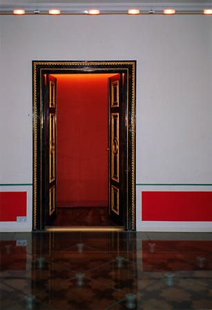 Foto 4 zu: ORA. Salonetage, Koch-Club und Boarding-Appartements im Kunsthof - Umbau des ehemaligen Restaurants "Adermann" zu einer Salonetage, Einrichtung von Profiküchen im Souterrain für einen Koch-Club, Ausbau von 11 Wohnungen zu Boarding-Appartements, Berlin-Mitte, 2002-2003, Architekt: Jo Sollich