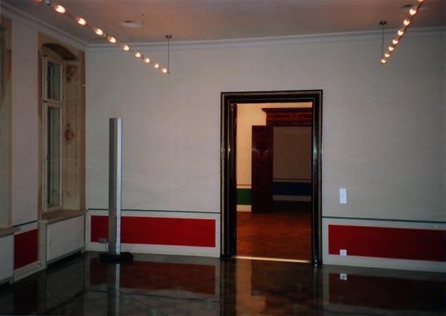 Foto 6 zu: ORA. Salonetage, Koch-Club und Boarding-Appartements im Kunsthof - Umbau des ehemaligen Restaurants "Adermann" zu einer Salonetage, Einrichtung von Profiküchen im Souterrain für einen Koch-Club, Ausbau von 11 Wohnungen zu Boarding-Appartements, Berlin-Mitte, 2002-2003, Architekt: Jo Sollich