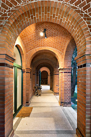 Foto zu: Umbau und Erweiterung einer ehemaligen Friedhofskapelle, Berlin-Schöneberg, 2014-2016, Architekt: Jo Sollich 
 Foto: Robert Conrad