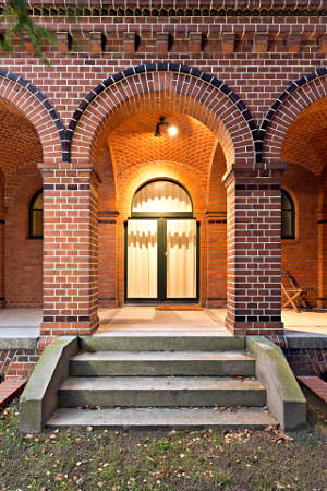 Foto zu: Umbau und Erweiterung einer ehemaligen Friedhofskapelle, Berlin-Schöneberg, 2014-2016, Architekt: Jo Sollich 
 Foto: Robert Conrad