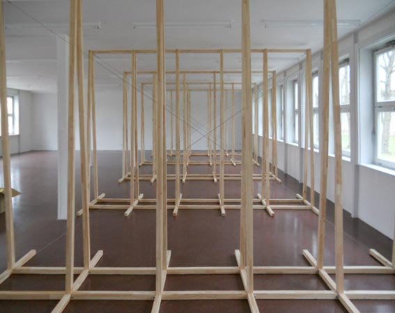 Foto 2 zu: RAN-M. Esstisch, Kindermöbel, Schränke, Küche - Entwurf für ein Möbelprogramm bestehend aus einem 7,50 m langen Esstisch, freistehender Kochblock mit Schrankzeile, modularen Kindersitzmöbeln mit Spieltisch, durchkletterbarer Kinderzimmerschrank, Kleiderschränke und Ankleide, 2008-2009, Architekt: Jo Sollich