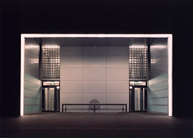 Foto 7 zu: TES-2. Erweiterung für TES Frontdesign - Errichtung eines fünfgeschossigen Produktions- und Verwaltungsgebäudes, Neuruppin, 2000-2002, Architekt: Jo Sollich 
 Foto: Peter Thieme