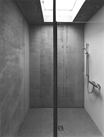Foto 11 zu: TES-2. Erweiterung für TES Frontdesign - Errichtung eines fünfgeschossigen Produktions- und Verwaltungsgebäudes, Neuruppin, 2000-2002, Architekt: Jo Sollich 
 Foto: Peter Thieme