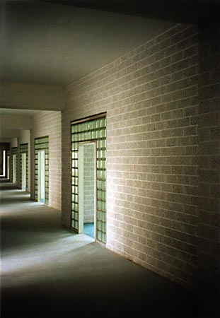 Foto 2 zu: WSB. Industrieetage für einen Mikroelektronikhersteller und Softwareentwickler - Um- und Ausbau des Erd- und des ersten Obergeschosses der ehemaligen Meyer-Zentrale zu einer Produktions- und Büroetage in einem 1950er-Jahre Gebäude der Architekten Schwebes & Schoszberger, Berlin-Wedding, 1989-1990, Architekt: Jo Sollich